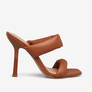 OPEN TO ALL OFFERS Square toe heel